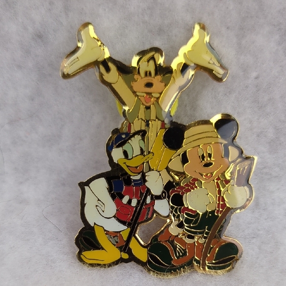 Disney Pin California Adventure, With Goofy, Donald and Mickey! - Picture 1 of 5